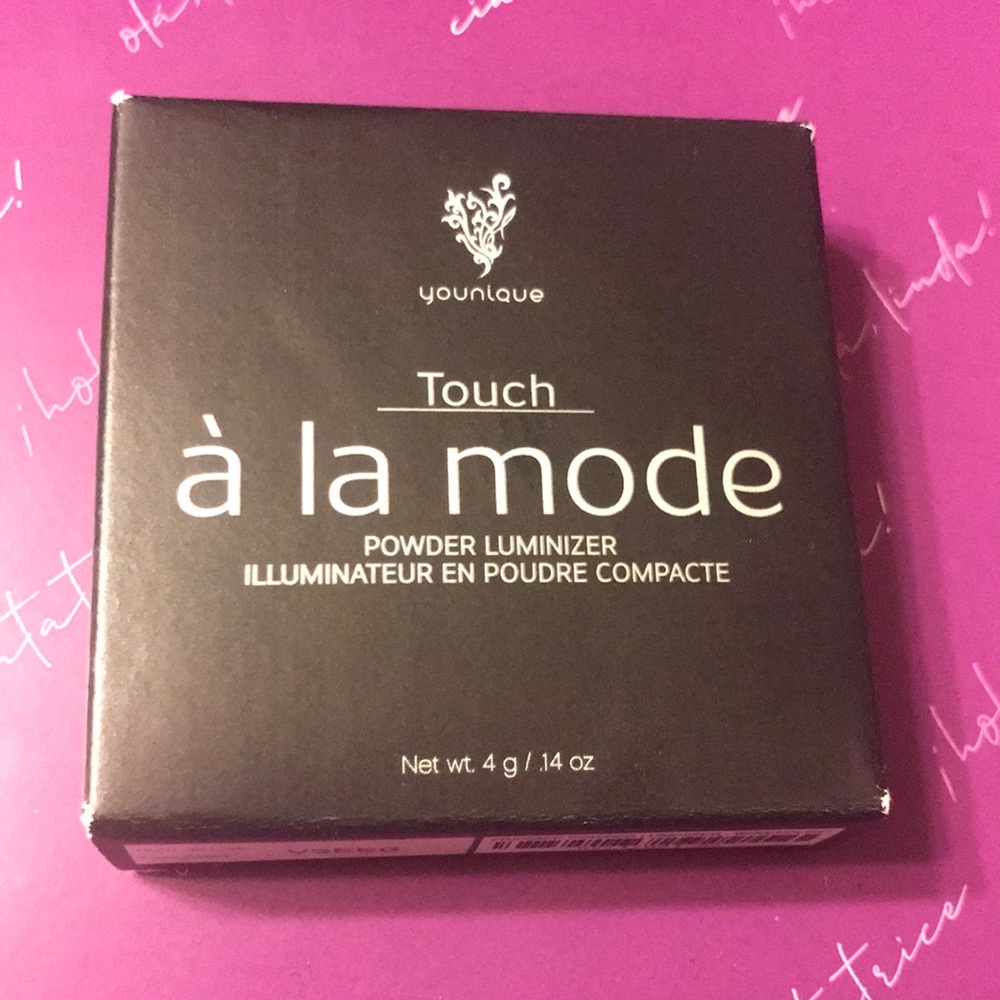 Younique Touch a la mode powder luminizer